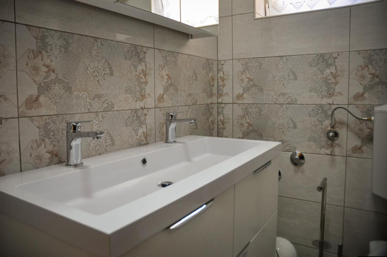 Apartmani Justic Njivice Kültér fotó